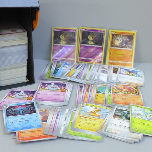 645 - Over 500 assorted Pokemon cards in ETB box, some shiny cards