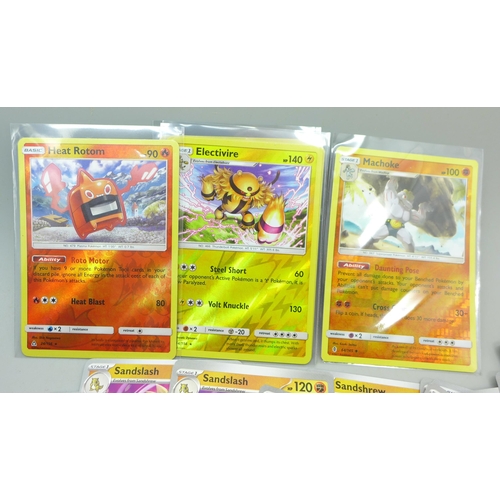 647A - Over 500 assorted Pokemon cards in ETB box, some shiny cards