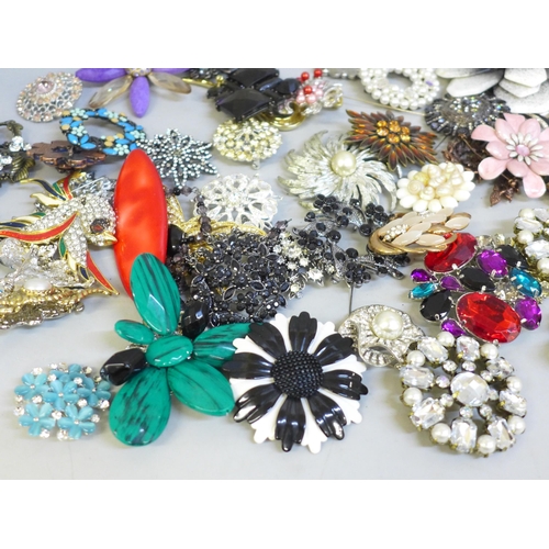 653 - Fifty large costume brooches