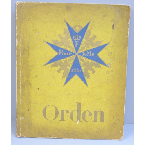 658 - An Orden German cigarette card album, complete