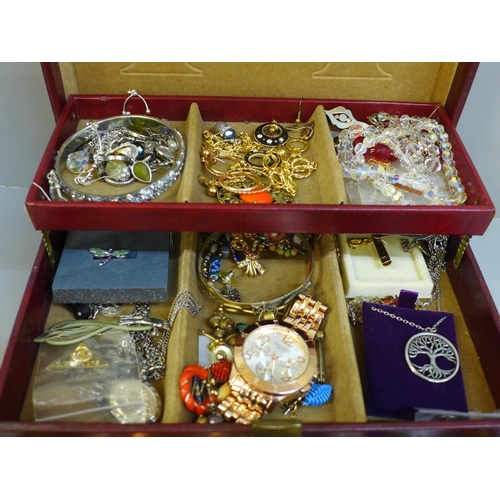 674 - A case of costume jewellery