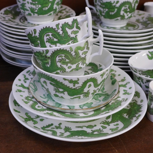 677 - Coalport Green Dragon tea and dinnerwares and a Royal Worcester Green Dragon dish **PLEASE NOTE THIS... 