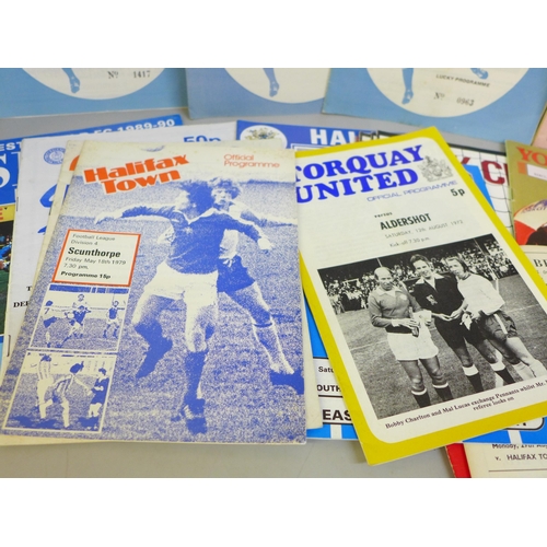 682 - Football memorabilia; football programmes for league games between clubs who are no longer in the Fo... 