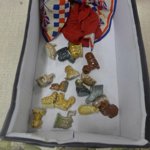 700F - Six Lilliput Lane cottages, Wade Whimsies and two 1937 Coronation handkerchiefs **PLEASE NOTE THIS L... 