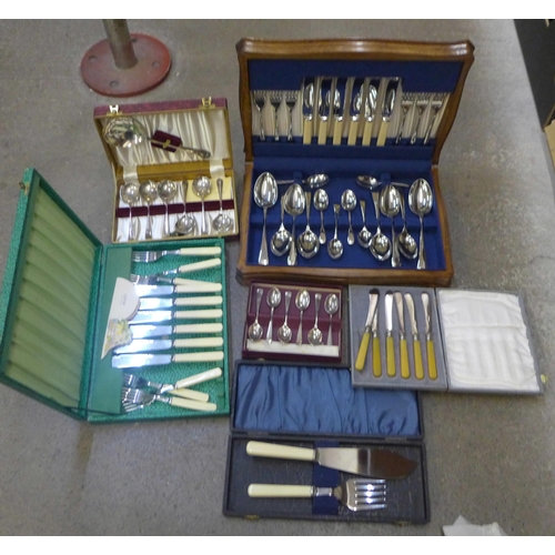 720 - A canteen of cutlery and other boxed flatware