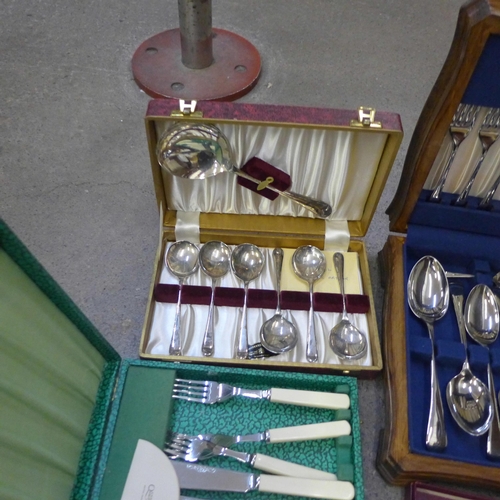 720 - A canteen of cutlery and other boxed flatware