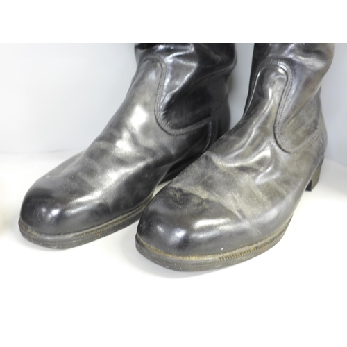 806 - Two pairs of cavalrymen's boots