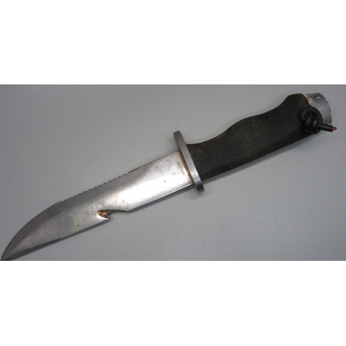 810 - A hunting knife, marked 'stainless steel, Japan', no scabbard