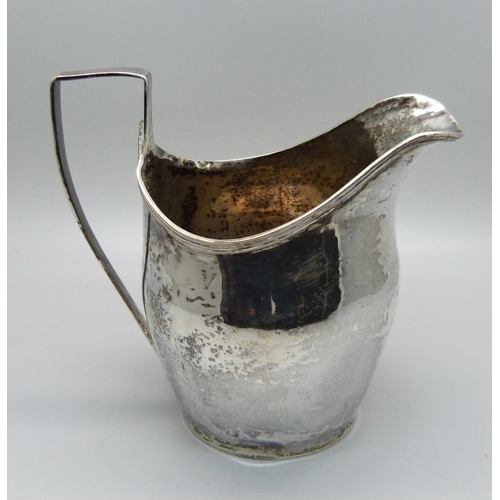 820 - A Georgian silver cream jug, 101g