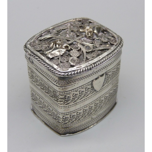 828 - A Dutch silver spice box, circa 1861, 28g