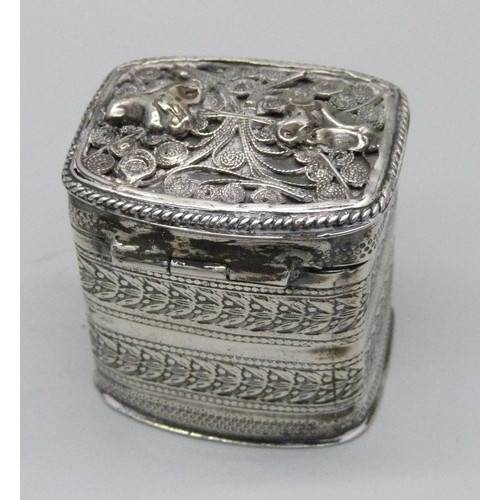 828 - A Dutch silver spice box, circa 1861, 28g