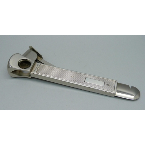 835 - A large silver cigar cutter, engine turned finish, Birmingham 1962, 15cm, 122g