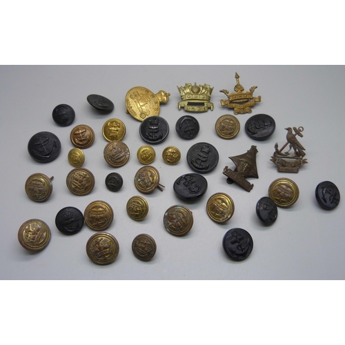 850 - WWI Royal Navy cap badges and buttons