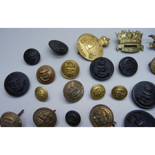 850 - WWI Royal Navy cap badges and buttons