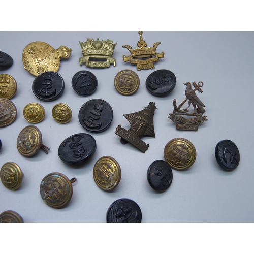 850 - WWI Royal Navy cap badges and buttons