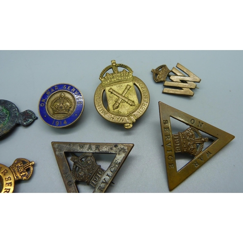 853 - WWI British War Service badges