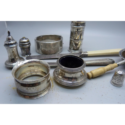 859 - A collection of silver items including silver bangle, weighable silver 129g and some silver plate