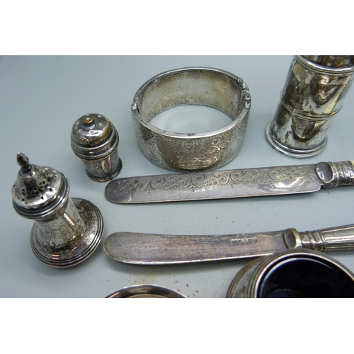 859 - A collection of silver items including silver bangle, weighable silver 129g and some silver plate