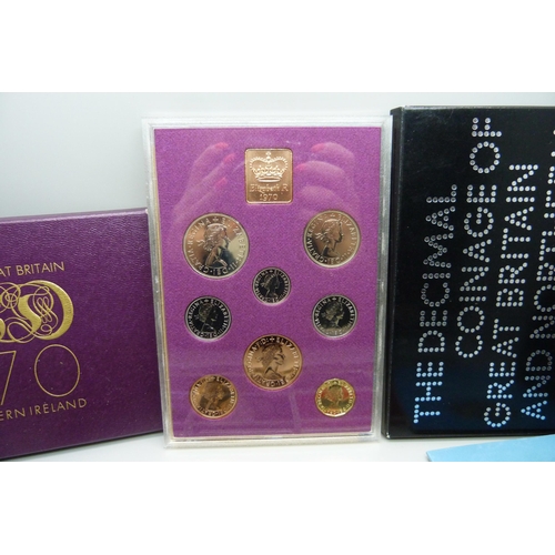 861 - Commemorative British coinage including two Queen Elizabeth II £5 coins, 1970 and 1971 proof sets, e... 