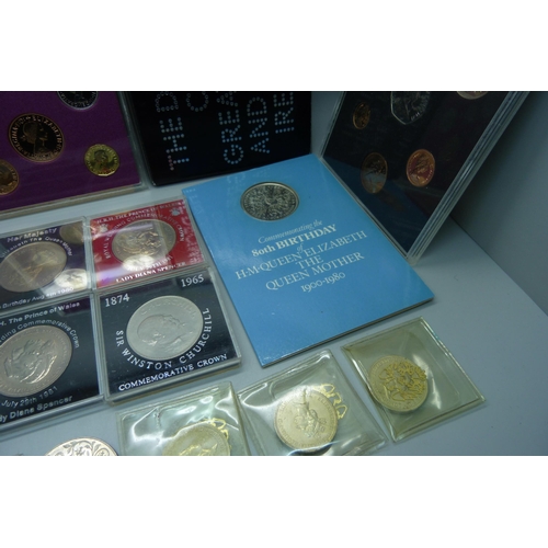 861 - Commemorative British coinage including two Queen Elizabeth II £5 coins, 1970 and 1971 proof sets, e... 