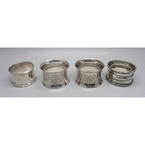 865 - A pair of silver napkin rings and two other silver napkin rings, 124g