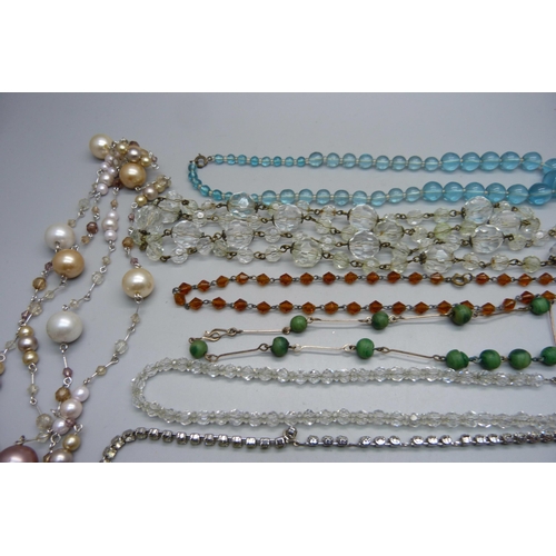 878 - Twelve vintage necklets