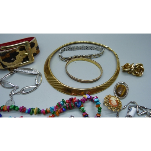 880 - Designer costume jewellery including Trifari earrings, Sarah Coventry, Monet, Oasis, etc.