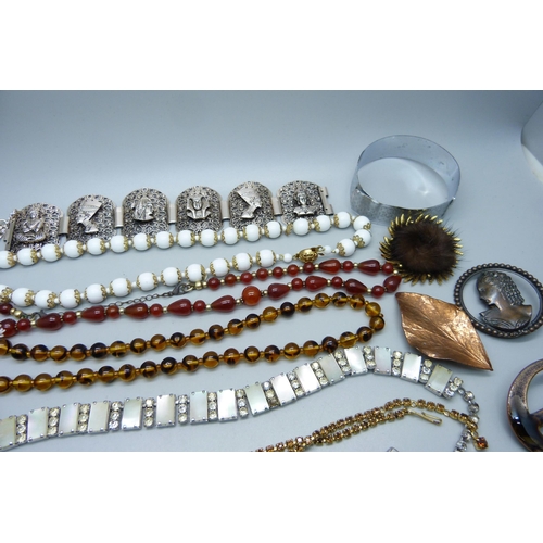 889 - Vintage costume jewllery, bead neckalces, paste set necklet, brooches and other jewellery