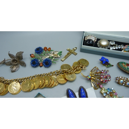 894 - Vintage costume jewellery