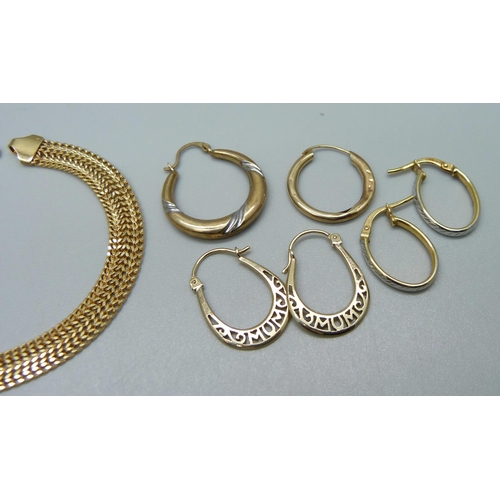 909 - A 9ct gold bracelet, a pair of 9ct gold earrings, a single 9ct gold earring and three yellow metal e... 