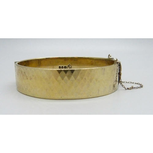 910 - A 22ct gold on silver bangle, 43g