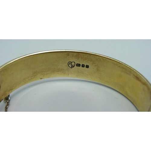 910 - A 22ct gold on silver bangle, 43g