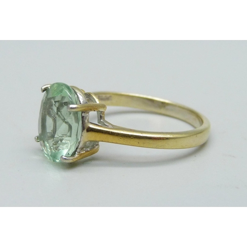 915 - A silver gilt and green prasiolite ring, L