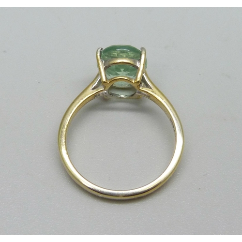 915 - A silver gilt and green prasiolite ring, L