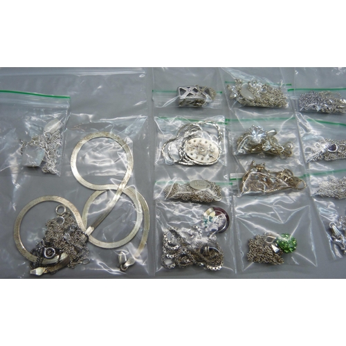 922 - Nineteen silver chains, some with pendants