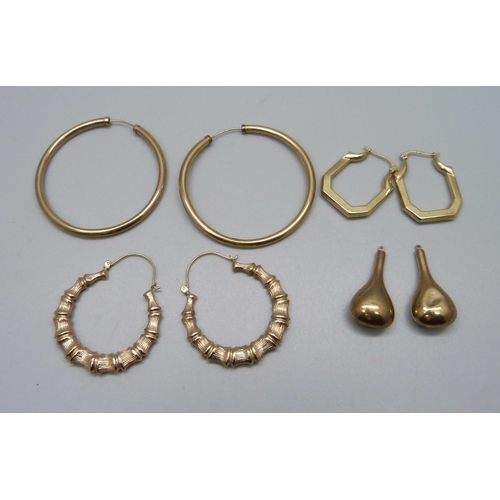 923 - Three pairs of 9ct gold earrings and a pair of yellow metal earring lacking loops, 11.4g