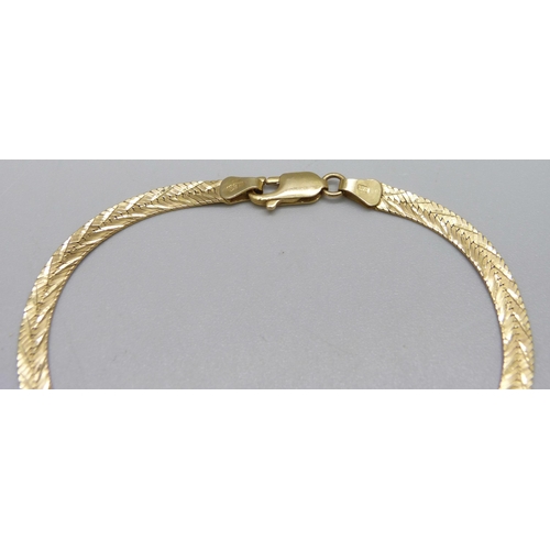 933 - An Italian 14k gold bracelet, 4g