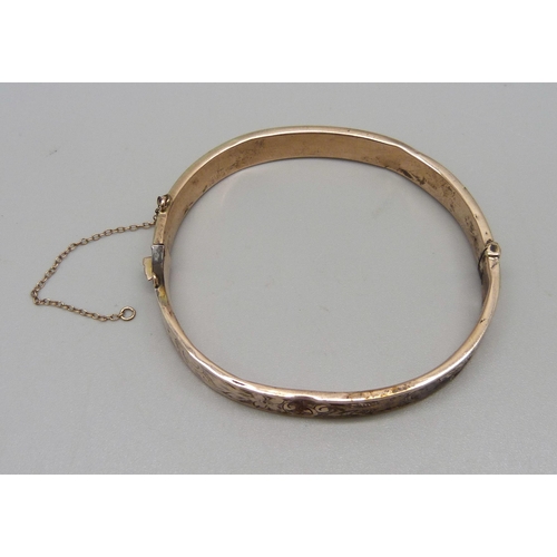 946 - A 9ct gold bangle, a/f, 12.8g