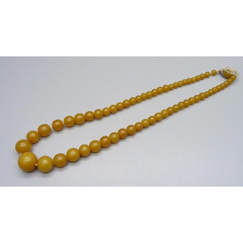 950 - A bead necklet