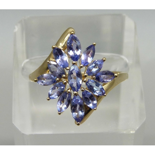 951 - A 9ct gold and tanzanite cluster ring, 3g, T