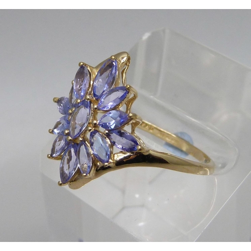 951 - A 9ct gold and tanzanite cluster ring, 3g, T