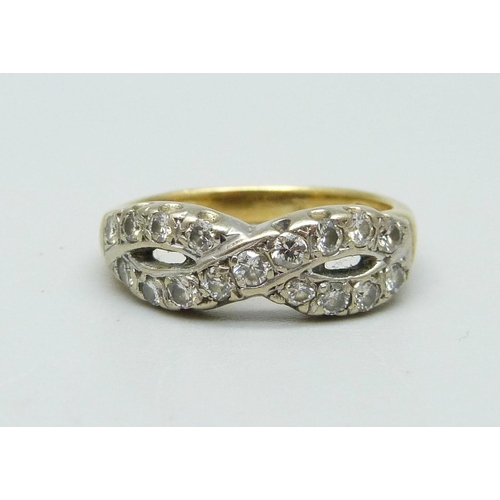 960 - An 18ct gold and diamond set ring, 4.7g, L