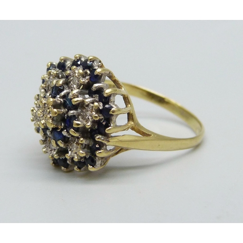 962 - An 18ct gold, sapphire and diamond cocktail cluster ring, 6g, T