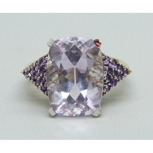 966 - A silver gilt Rose de France amethyst ring, N