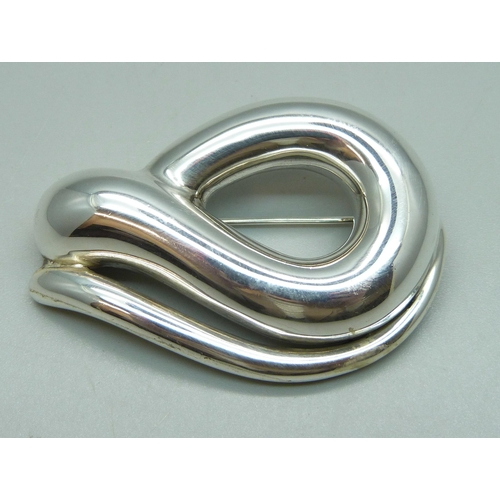 970 - A vintage Mikal-Jon Bayanihan sterling silver brooch