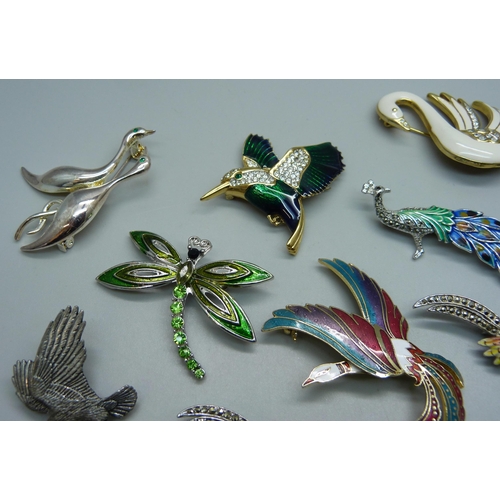 982 - Twelve brooches, one a/f