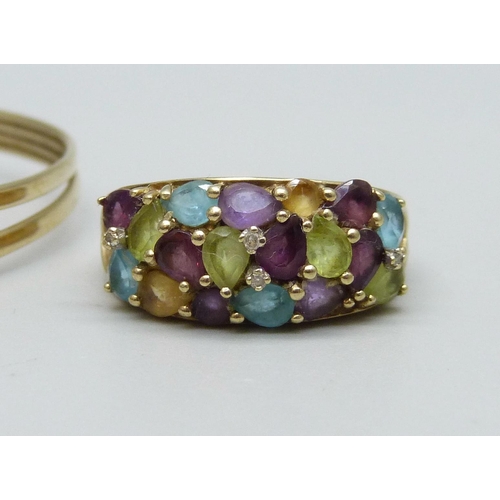 985 - A 9ct gold bangle, 5.2g, a/f, and a 9ct gold multi-coloured stone set ring, 3.4g, P