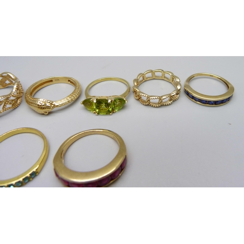 989 - Twelve silver gilt rings