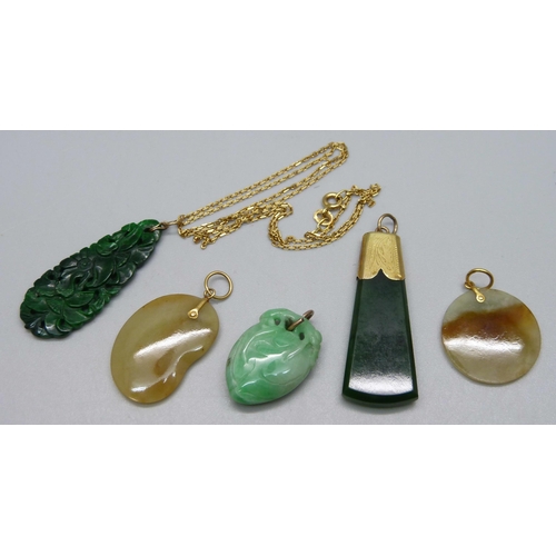 995 - Five jade pendants and one 18ct gold chain, chain 2.3g