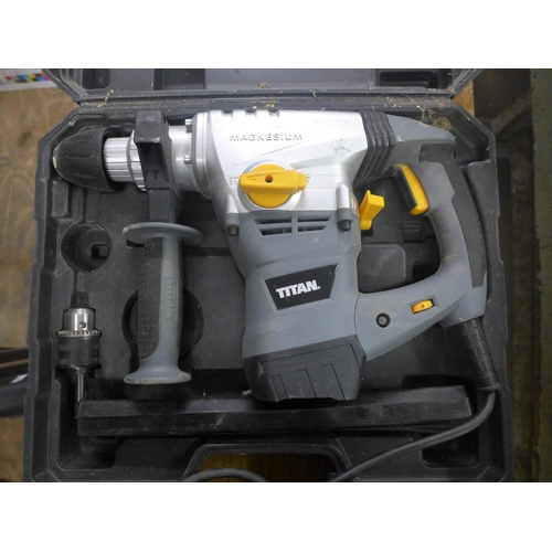 2024 - A Titan (TTB278DS) rotary hammer in box